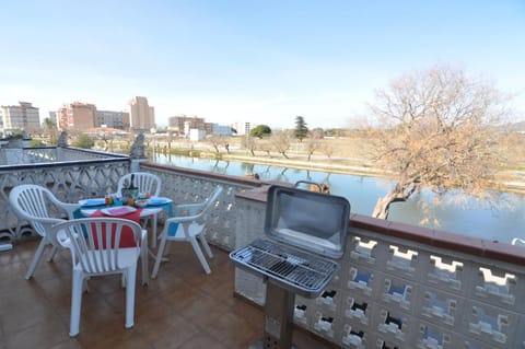 View (from property/room), Balcony/Terrace, River view