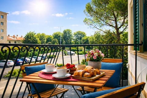 View (from property/room), Balcony/Terrace, Dining area