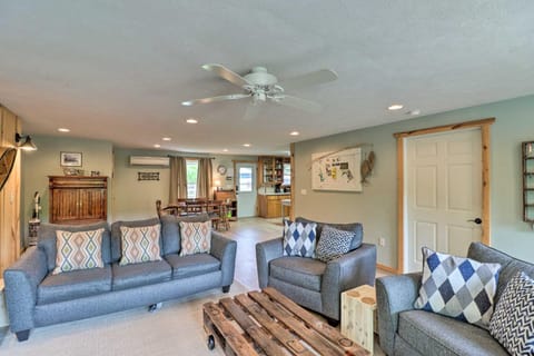 Expansive Cotter Cabin on White River with Deck! Cabin in Arkansas