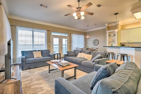 Waterfront Lake Conroe Getaway with Multiple Decks! House in Lake Conroe