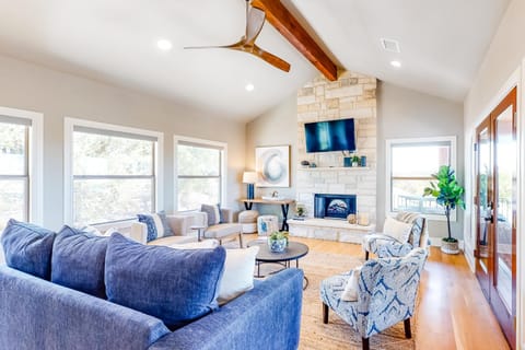 Lago Vista Retreat House in Point Venture