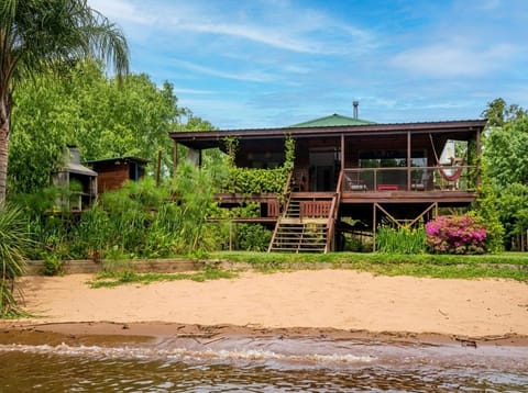 Property building, Spring, Day, Natural landscape, Garden, Garden view, Lake view, River view
