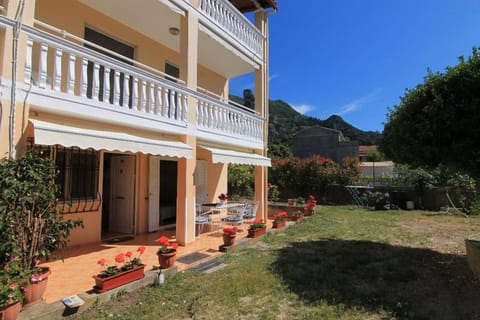 Dina apartments Apartment in Saint Gordios beach