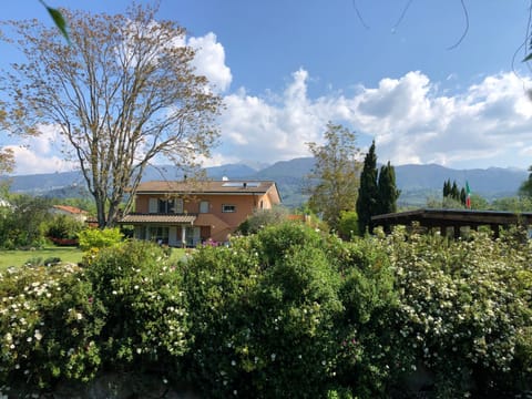 Casa "Le Rondinelle" House in Province of Massa and Carrara