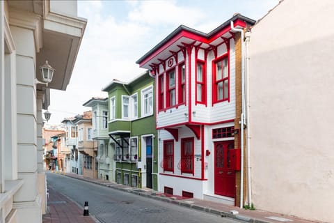 Property building, Neighbourhood, City view, Street view