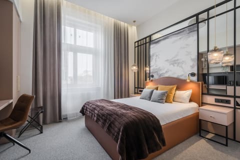 Bed, Seating area, Bedroom