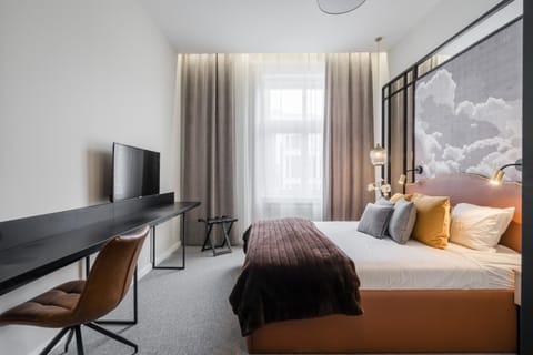 Bed, Photo of the whole room, Seating area
