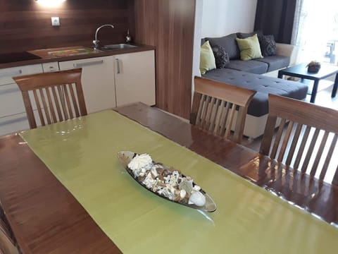 Living room, Dining area, Communal kitchen