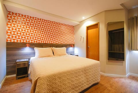 Bed, TV and multimedia, Photo of the whole room, Bedroom, wardrobe