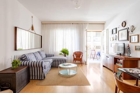 TV and multimedia, Balcony/Terrace, Living room, Seating area, Floor plan