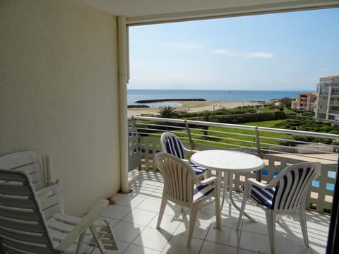 View (from property/room), Balcony/Terrace, Seating area, Sea view