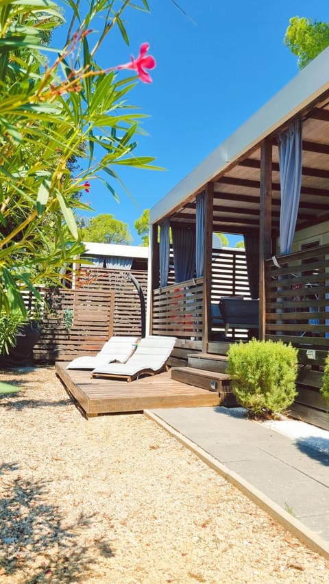 Bungalow Home Sweet Home - Logement complet Campground/ 
RV Resort in Biograd na Moru