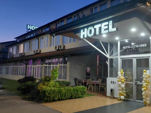 Property building, Facade/entrance, Balcony/Terrace