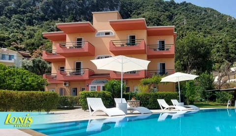 Property building, Mountain view, Pool view, Swimming pool, sunbed