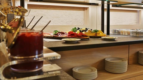 Restaurant/places to eat, Buffet breakfast