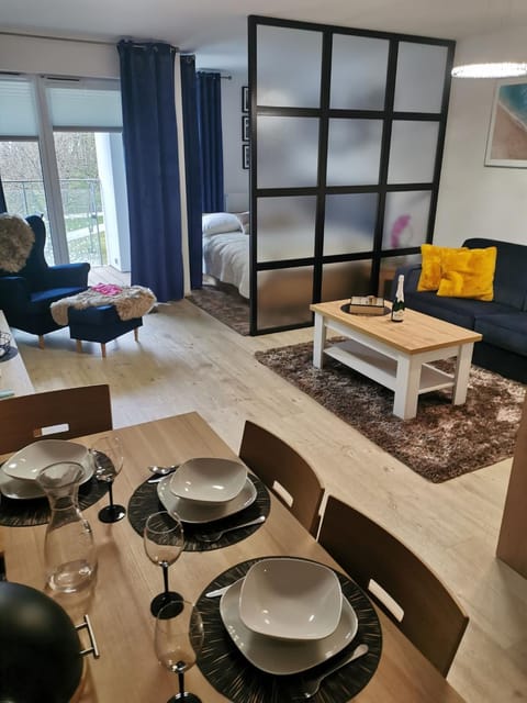 Bed, Living room, Photo of the whole room, Seating area, Dining area, Bedroom