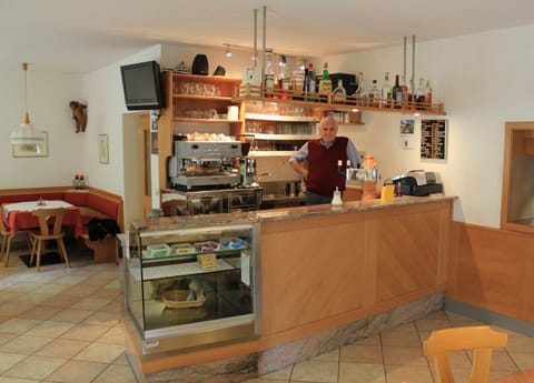 Staff, Lounge or bar