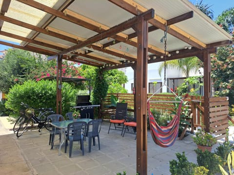 Facade/entrance, Garden, View (from property/room), Garden view