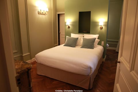 Bed, Bedroom, Garden view, Garden view