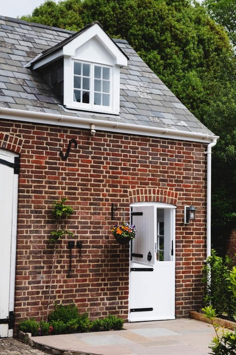 Riverside Cosey Cottage in heart of Christchurch Apartment in Christchurch