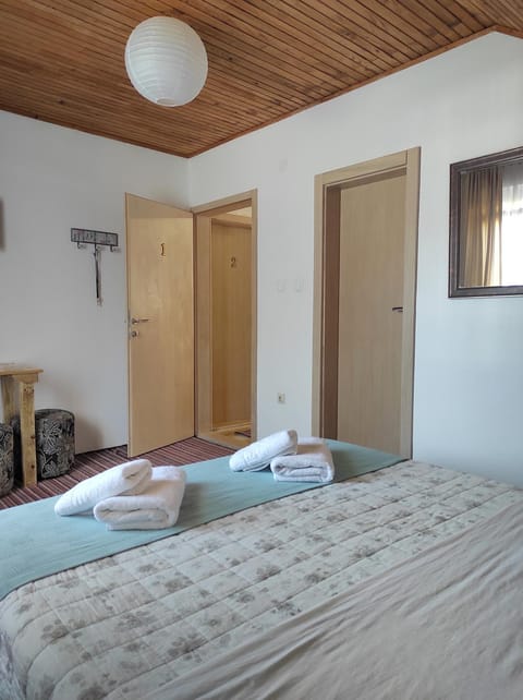 Attico Viva - Self Check-in Bed and Breakfast in Jezerce