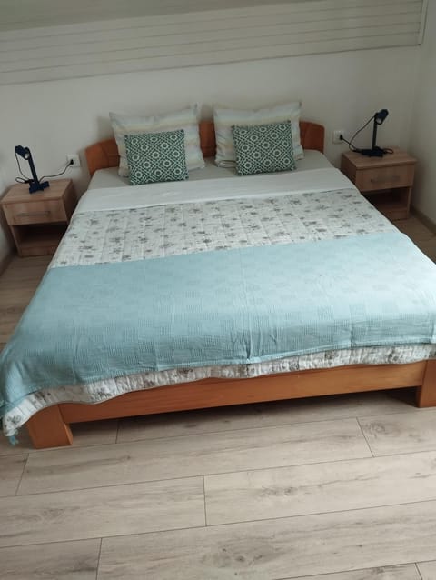 Attico Viva - Self Check-in Bed and Breakfast in Jezerce