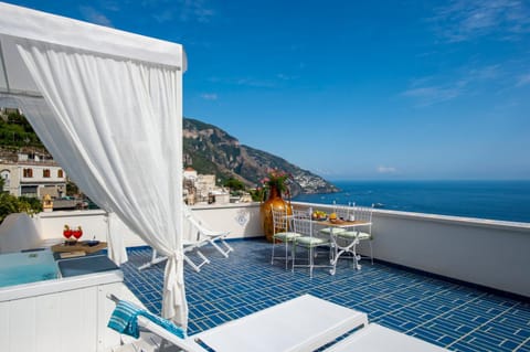Balcony/Terrace, Mountain view, Sea view, sunbed
