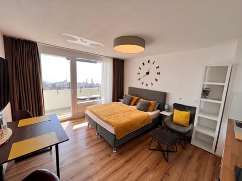 Bed, Living room, Photo of the whole room, Seating area, Dining area, Bedroom