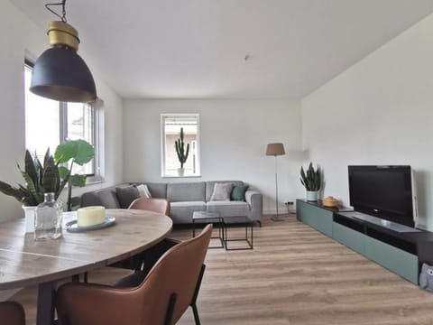 Living room, Dining area, Food