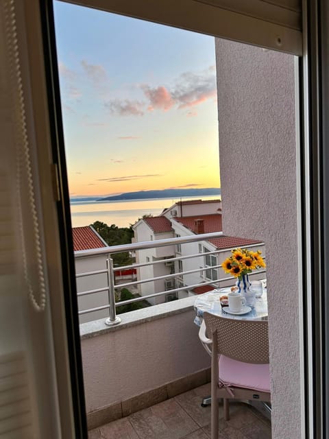 View (from property/room), Balcony/Terrace, Seating area, Sea view