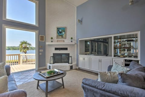 Impeccable Home with Dock and Pool on Lake Wateree! House in Lake Wateree