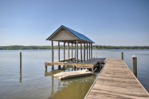 Impeccable Home with Dock and Pool on Lake Wateree! House in Lake Wateree