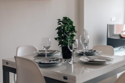 Central Modern Flat for 4-6 & dedicated parking Apartment in Henley-on-Thames