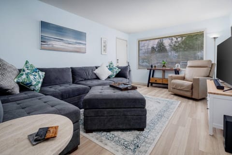 Walnut Bungalow West House in Hillsboro