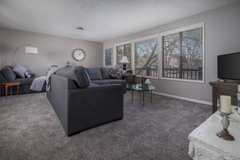 Summercrest Cottage House in Beaverton