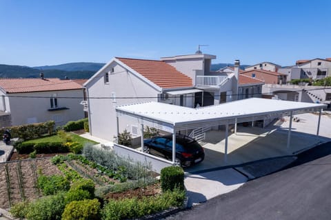 Property building, Neighbourhood, Parking