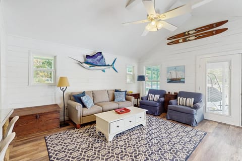 Crestwood Cove House in Kingsland