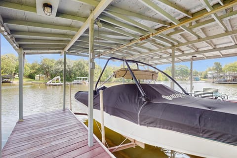 Crestwood Cove House in Kingsland