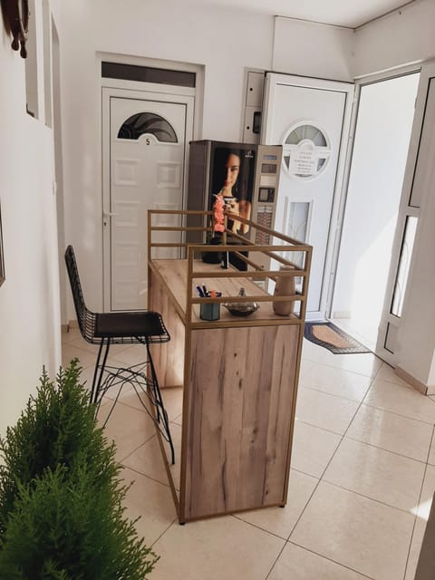 Coffee/tea facilities, Lobby or reception, vending machine