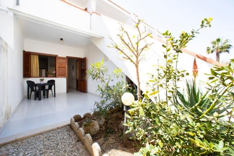Patio, Facade/entrance