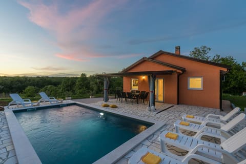 Pool view, Swimming pool, sunbed
