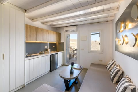 Kitchen or kitchenette, Living room, Seating area, stove