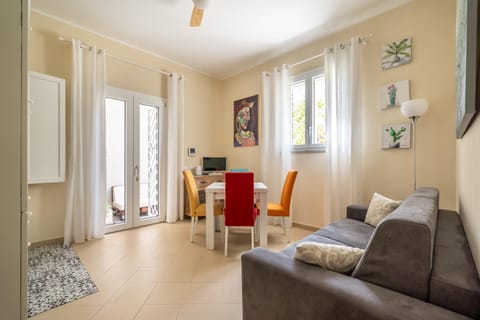 TV and multimedia, Living room, Dining area