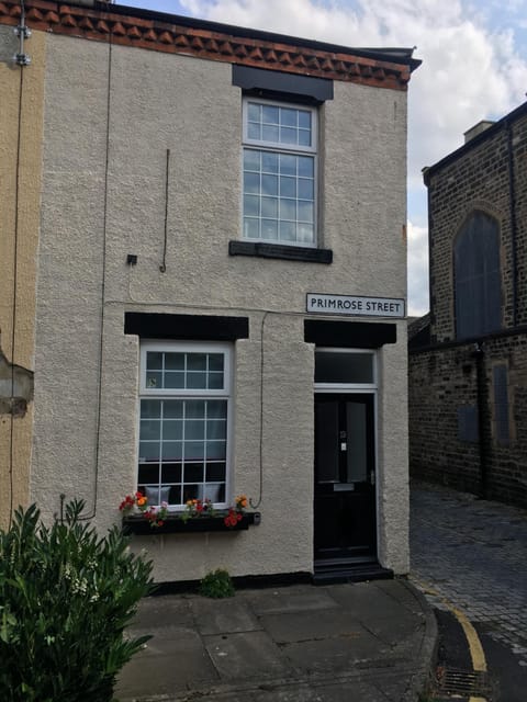 Darlington Chuch End Town House with 2 Bedrooms House in Darlington