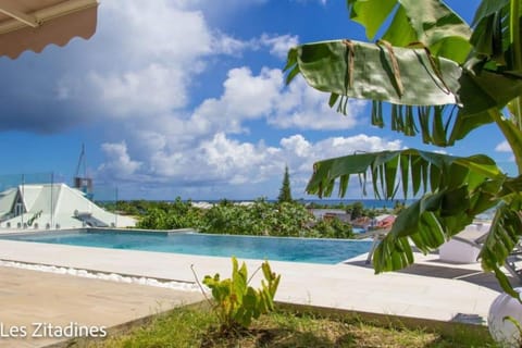 Pool view, Swimming pool, sunbed