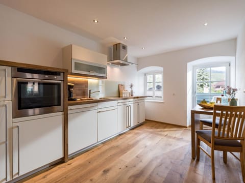 Coffee/tea facilities, Kitchen or kitchenette, Dining area