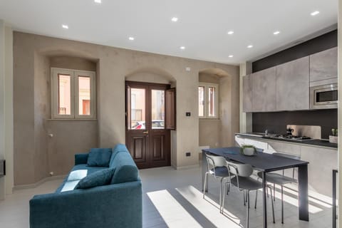Kitchen or kitchenette, Living room, Seating area, Location