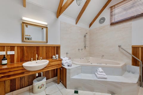 Bathroom, Spa and wellness centre/facilities