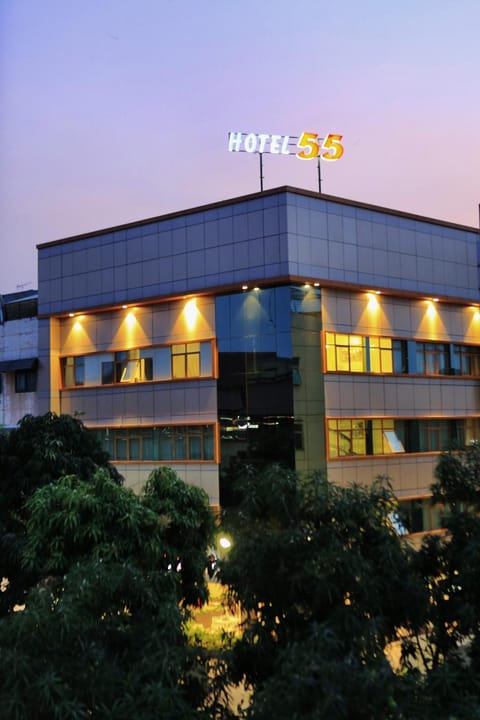 Facade/entrance, Bird's eye view