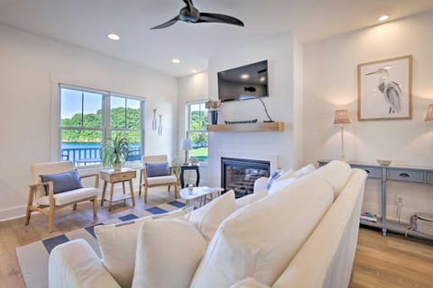 Waterfront Oasis On Tims Ford Lake PoolandKayak! House in Tennessee